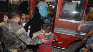 familias salen de los barrios de Alepo 1