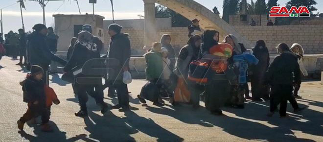 Desplazamiento de civiles del barrio Ghueran en Hasakeh debido a choques ocurridos cerca de la prisión controlada por la milicia proestadounidense Fuerzas Democráticas de Siria FDS (video)