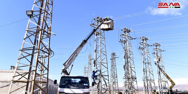 Trabajadores eléctricos sirios movilizados ante aumento de rupturas en sistema eléctrico debido a bajas temperaturas (+fotos)