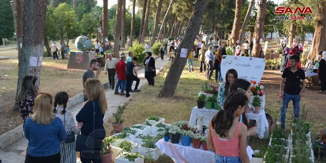 Comienza primer Feria de Flores en Homs
