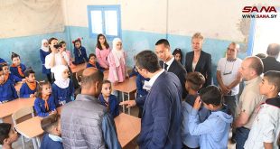Delegación rusa entrega artículos escolares en Al-Sayeda Zainab, Damasco