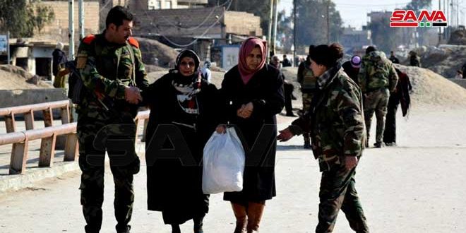 Suriye Arap Ordusu ve Kızılay, Haseke Kentinde Yerinden Edilen Aileleri Karşıladı