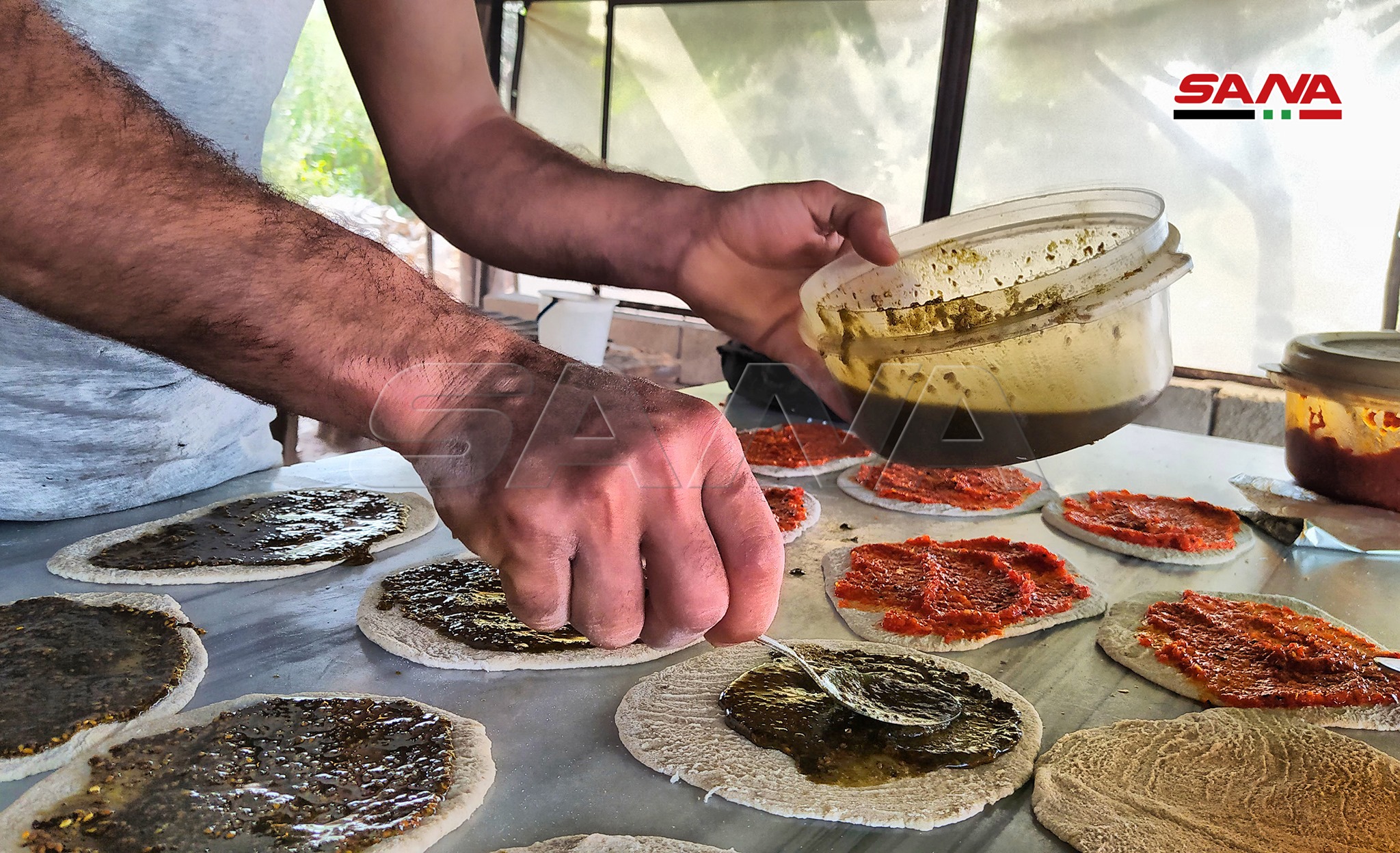 El Tannour, horno de leña tradicional para hacer pan y pizzas