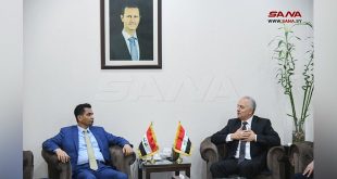 El ministro sirio de Transporte, Zuhair Khuzaym, y su homólogo iraquí, Razzaq Al-