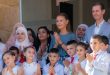 Presidente al-Assad visita escuela de hijos de mártires y destaca importancia de los valores de los caídos por la patria