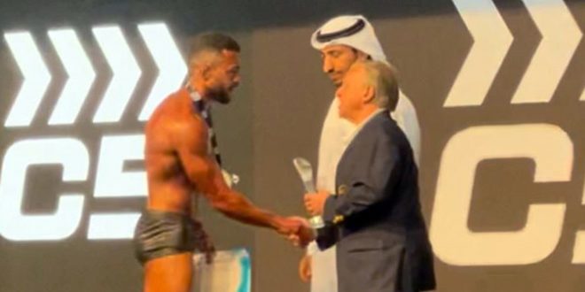 L’athlète de l’équipe syrienne de bodybuilding Zulfiqar Al-Qayyim remporte la médaille d’argent au Championnat international de Dubaï
