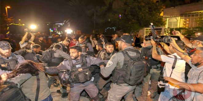הכוחות הישראלים עצרו 5 פלסטינים בעיר אל-קודס