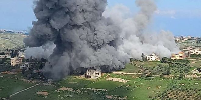 האויב הישראלי מחדש את התקפותיו על עיירות בדרום לבנון