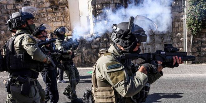 פציעת 2 פלסטינים ועצירת 3 אחרים בפריצה ישראלית לאזורים בגדה המערבית