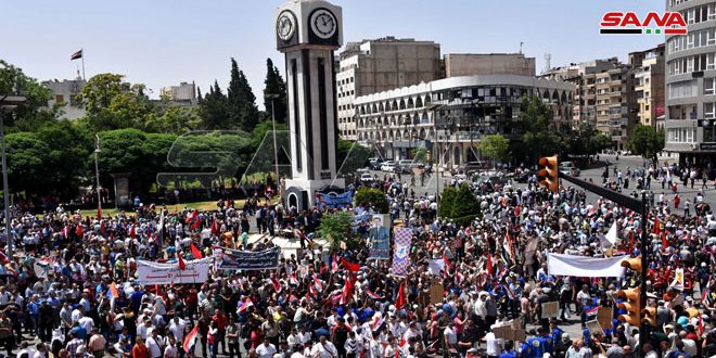 بالصور .. وقفة وطنية في حمص رفضاً وتنديداً بما يسمى “قانون قيصر” وتمسكاً بالثوابت الوطنية