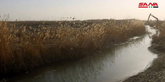 تعزيل الأقنية المائية في المشاريع الزراعية المتوقفة بدير الزور