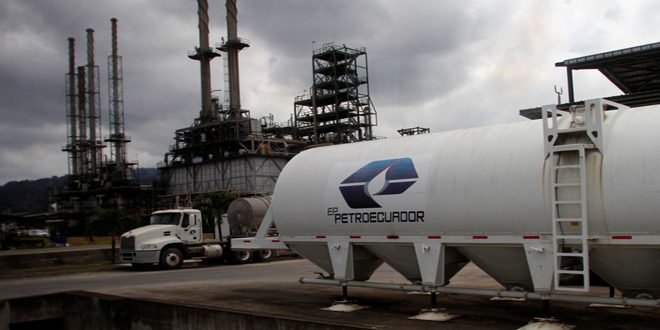 الإكوادور يحذر من احتمال توقف إنتاج النفط خلال الساعات المقبلة