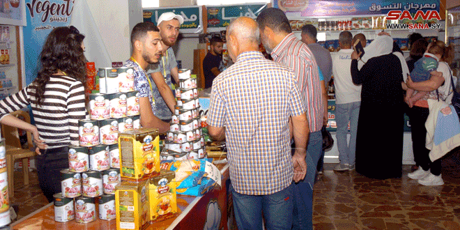 إقبال لافت على مهرجان العيد للتسوق في مجمع المزرعة بالسويداء